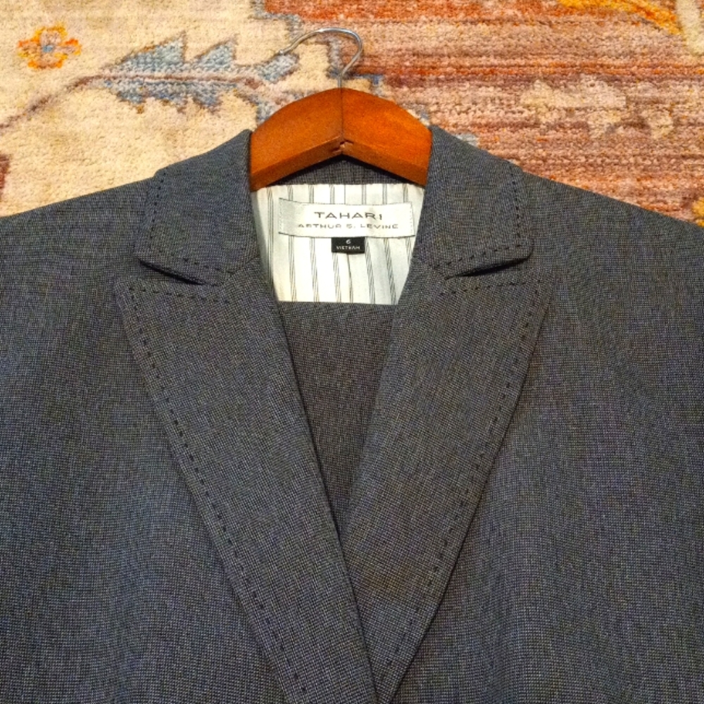 NWOT TAHARI PANT SUITS